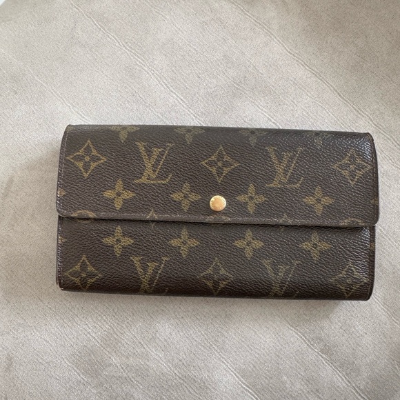 Louis Vuitton Black and Gold Monogram Wallet on Chain - Picture 11 of 12